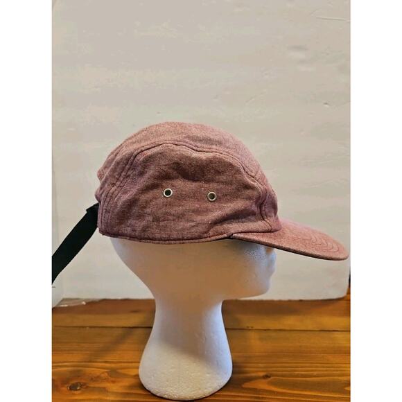 ON Running Lightweight Cap Running Training Adjustable 5-Panel Mulberry - Picture 4 of 8